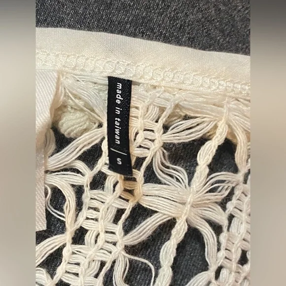 ANTHRO | Akemi + Kin Crop Sweater - Picture 4 of 6